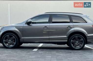 Позашляховик / Кросовер Audi Q7 2013 в 