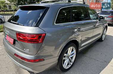 Позашляховик / Кросовер Audi Q7 2016 в 