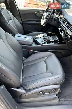 Позашляховик / Кросовер Audi Q7 2016 в 