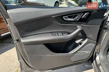 Позашляховик / Кросовер Audi Q7 2016 в 