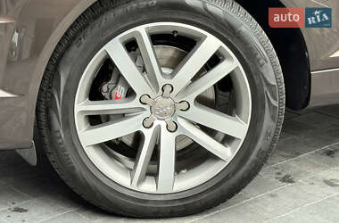 Позашляховик / Кросовер Audi Q7 2011 в 