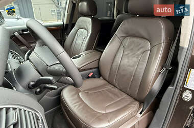 Позашляховик / Кросовер Audi Q7 2011 в 