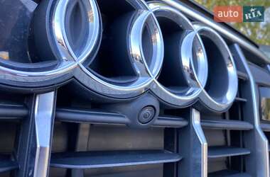 Позашляховик / Кросовер Audi Q7 2021 в 