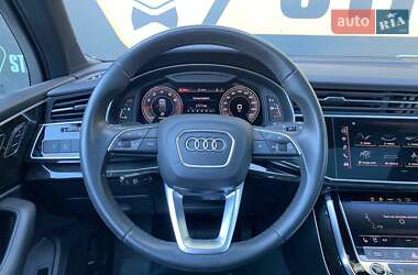 Позашляховик / Кросовер Audi Q7 2021 в 