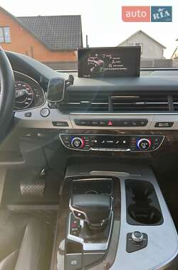 Позашляховик / Кросовер Audi Q7 2018 в 