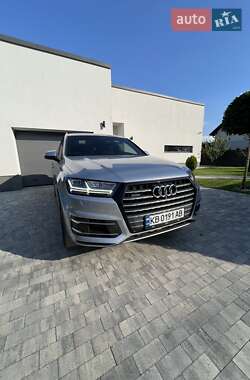 Позашляховик / Кросовер Audi Q7 2018 в 