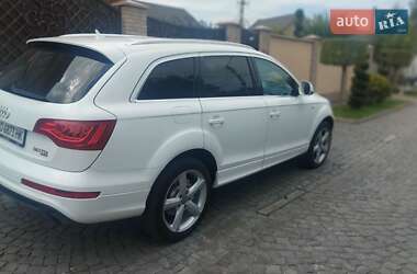 Позашляховик / Кросовер Audi Q7 2010 в 