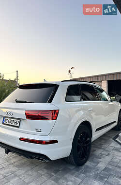 Внедорожник / Кроссовер Audi Q7 2017 в 
