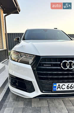 Внедорожник / Кроссовер Audi Q7 2017 в 