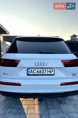 Внедорожник / Кроссовер Audi Q7 2017 в 
