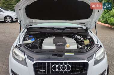 Внедорожник / Кроссовер Audi Q7 2015 в 