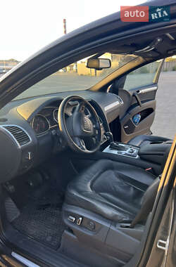 Позашляховик / Кросовер Audi Q7 2010 в 