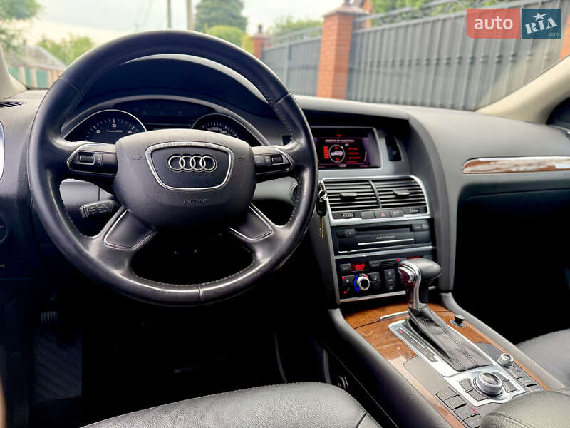 Позашляховик / Кросовер Audi Q7 2013 в Олександрії
