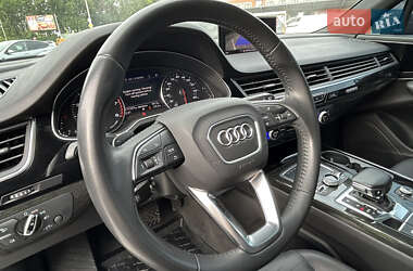 Позашляховик / Кросовер Audi Q7 2017 в 