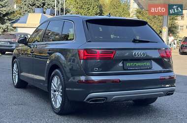 Позашляховик / Кросовер Audi Q7 2015 в 