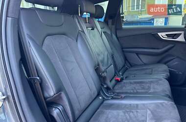 Позашляховик / Кросовер Audi Q7 2015 в 