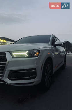 Позашляховик / Кросовер Audi Q7 2016 в 