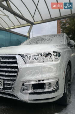 Позашляховик / Кросовер Audi Q7 2016 в 