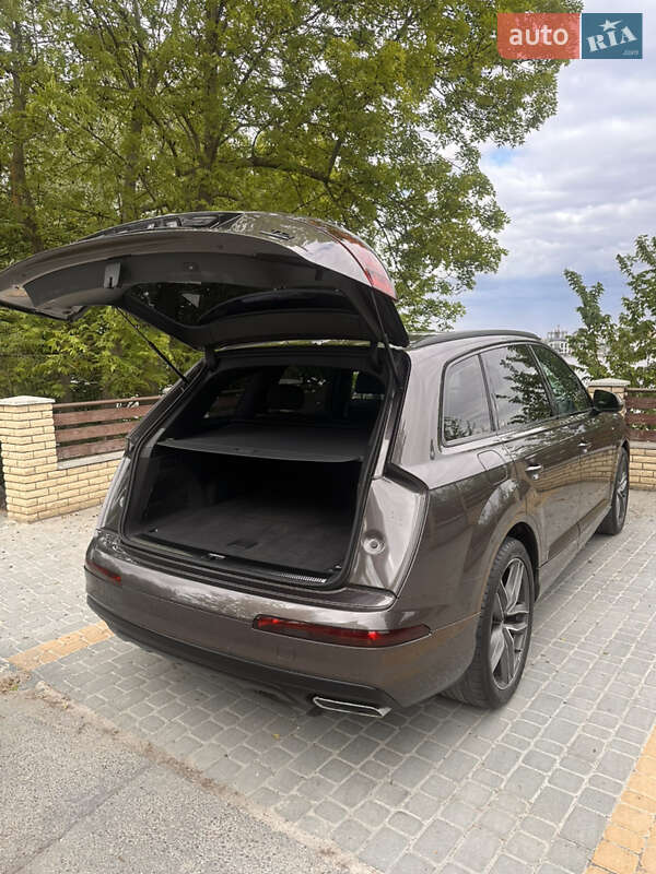 Позашляховик / Кросовер Audi Q7 2015 в Тернополі