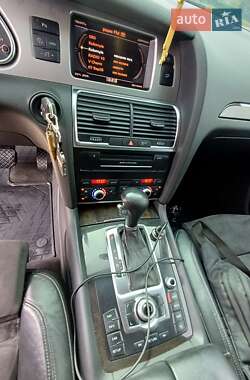 Внедорожник / Кроссовер Audi Q7 2010 в 