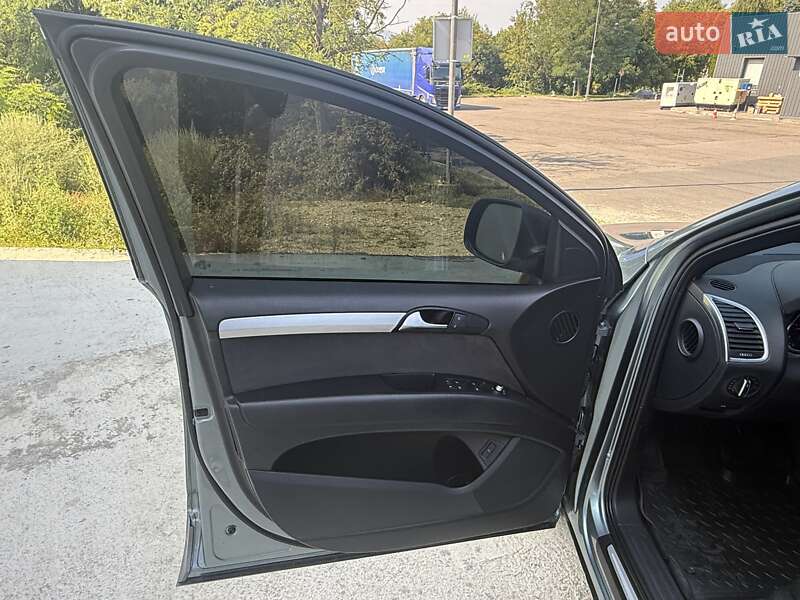Позашляховик / Кросовер Audi Q7 2010 в Тячеві