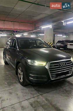 Внедорожник / Кроссовер Audi Q7 2015 в 