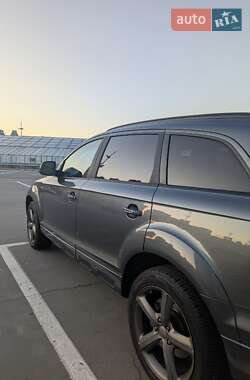 Позашляховик / Кросовер Audi Q7 2015 в 