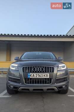 Позашляховик / Кросовер Audi Q7 2015 в 