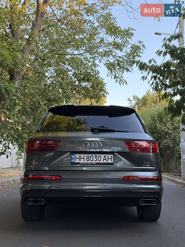 Внедорожник / Кроссовер Audi Q7 2015 в Одессе