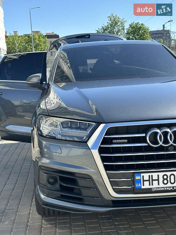 Внедорожник / Кроссовер Audi Q7 2015 в Одессе