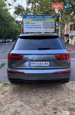Позашляховик / Кросовер Audi Q7 2018 в 