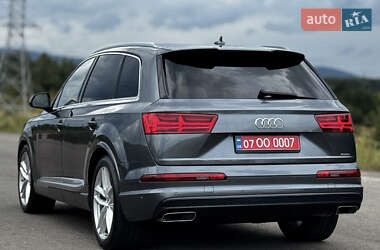 Внедорожник / Кроссовер Audi Q7 2017 в 
