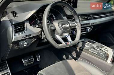 Позашляховик / Кросовер Audi Q7 2018 в 