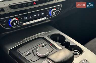 Позашляховик / Кросовер Audi Q7 2018 в 