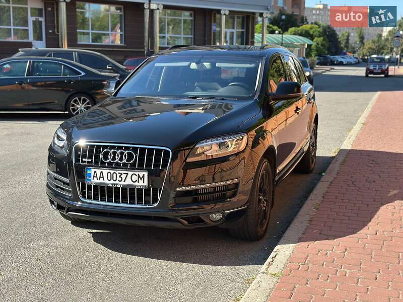 Внедорожник / Кроссовер Audi Q7 2011 в 