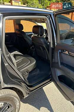 Внедорожник / Кроссовер Audi Q7 2011 в 