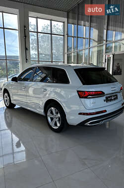 Позашляховик / Кросовер Audi Q7 2019 в 