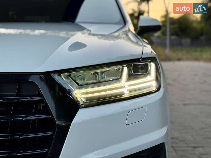 Позашляховик / Кросовер Audi Q7 2015 в Дніпрі
