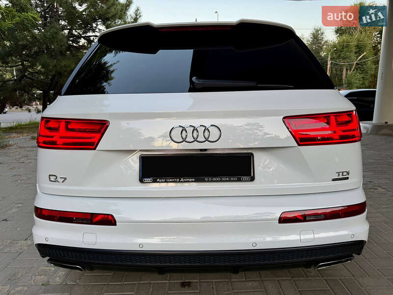 Позашляховик / Кросовер Audi Q7 2015 в Дніпрі