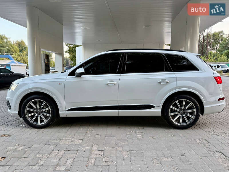 Позашляховик / Кросовер Audi Q7 2015 в Дніпрі