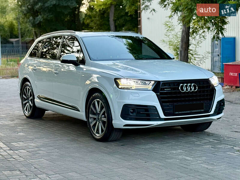 Позашляховик / Кросовер Audi Q7 2015 в Дніпрі