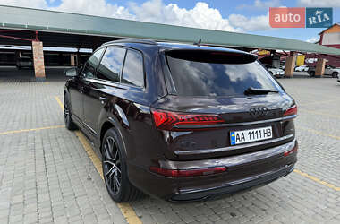 Позашляховик / Кросовер Audi Q7 2022 в 