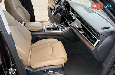 Позашляховик / Кросовер Audi Q7 2022 в 