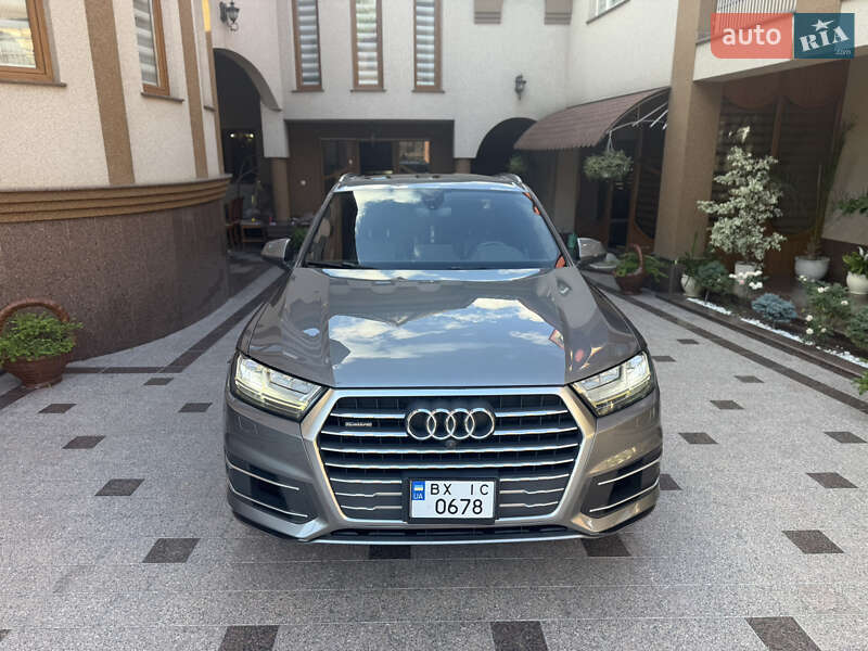 Позашляховик / Кросовер Audi Q7 2016 в 