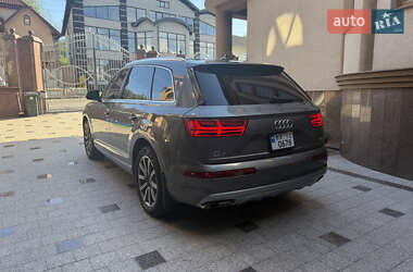 Позашляховик / Кросовер Audi Q7 2016 в 