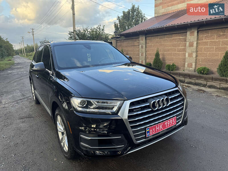 Позашляховик / Кросовер Audi Q7 2019 в Дубні
