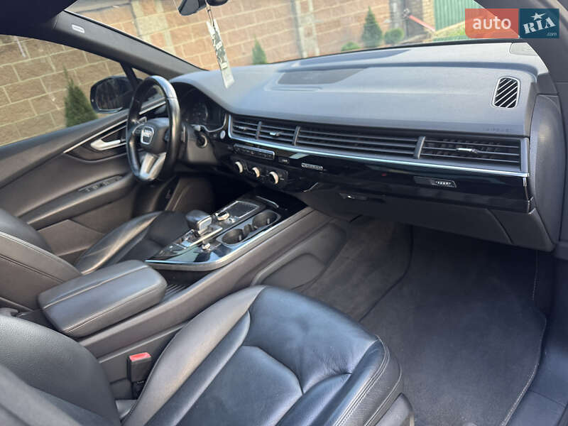 Позашляховик / Кросовер Audi Q7 2019 в Дубні