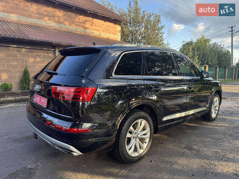 Позашляховик / Кросовер Audi Q7 2019 в Дубні