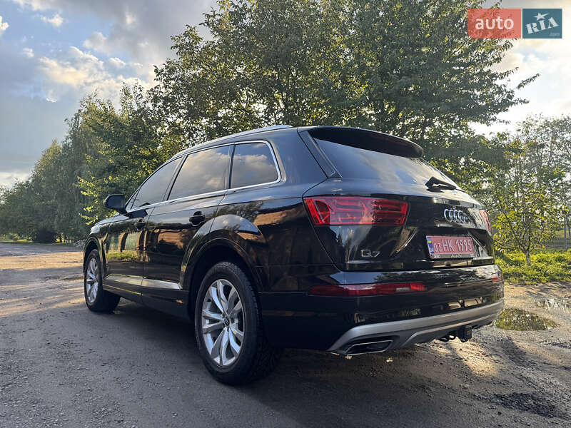 Позашляховик / Кросовер Audi Q7 2019 в Дубні