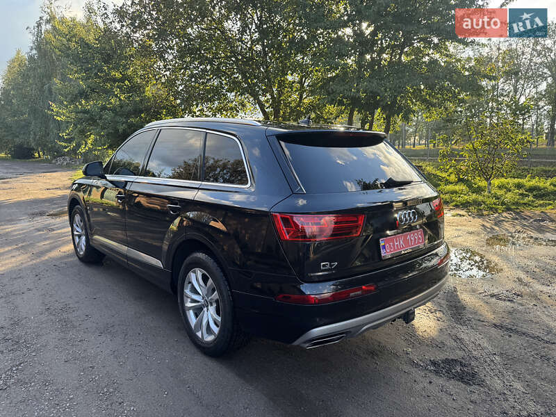 Позашляховик / Кросовер Audi Q7 2019 в Дубні
